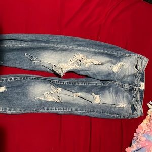 A pair of baggie/skinny-jeans